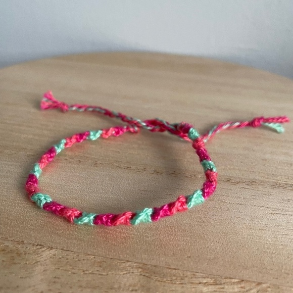 10/$25 Lucy Woven Bracelet - Picture 1 of 1